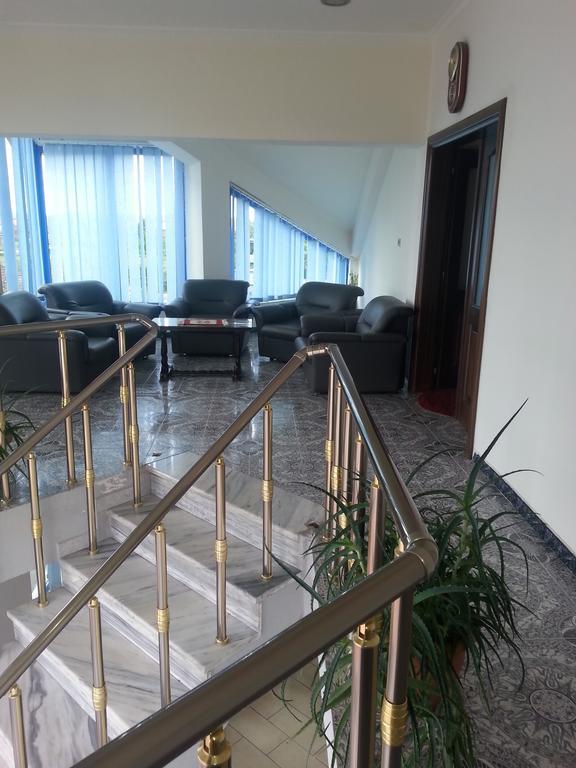 Hotel Ambasador Bahçallëk Exteriér fotografie